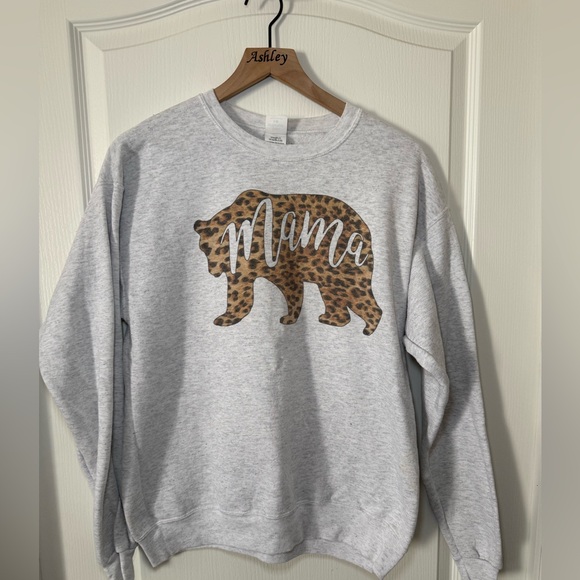 Hanes EcoSmart Sweatshirt Mama Bear Leopard Print Graphic Gray Size Medium - Picture 2 of 6